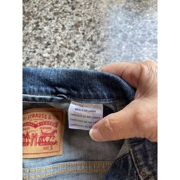 Levi Strauss & Co. Women's Denim Jacket Size‎ S - Classic Style Lightweight - Picture 14 of 14